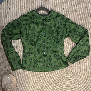 Vintage tailored button down shirt with floral / teacup / vase pattern size xs